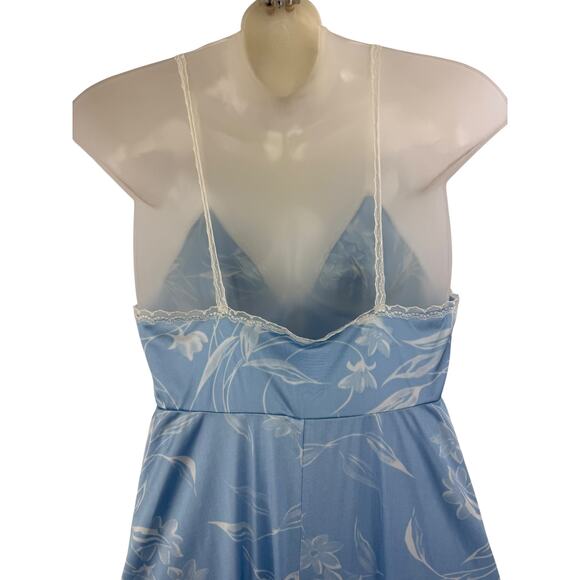 ❌SOLD❌1960's VANITY FAIR Baby blue floral and white lace long gown - Picture 6 of 10
